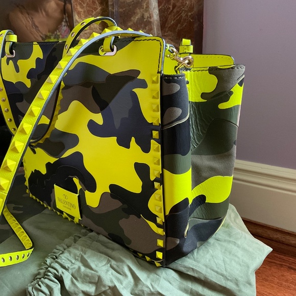 VALENTINO GARVANI ROKSTUD CAMO Handbag Tote Medium !!! - Picture 2 of 12